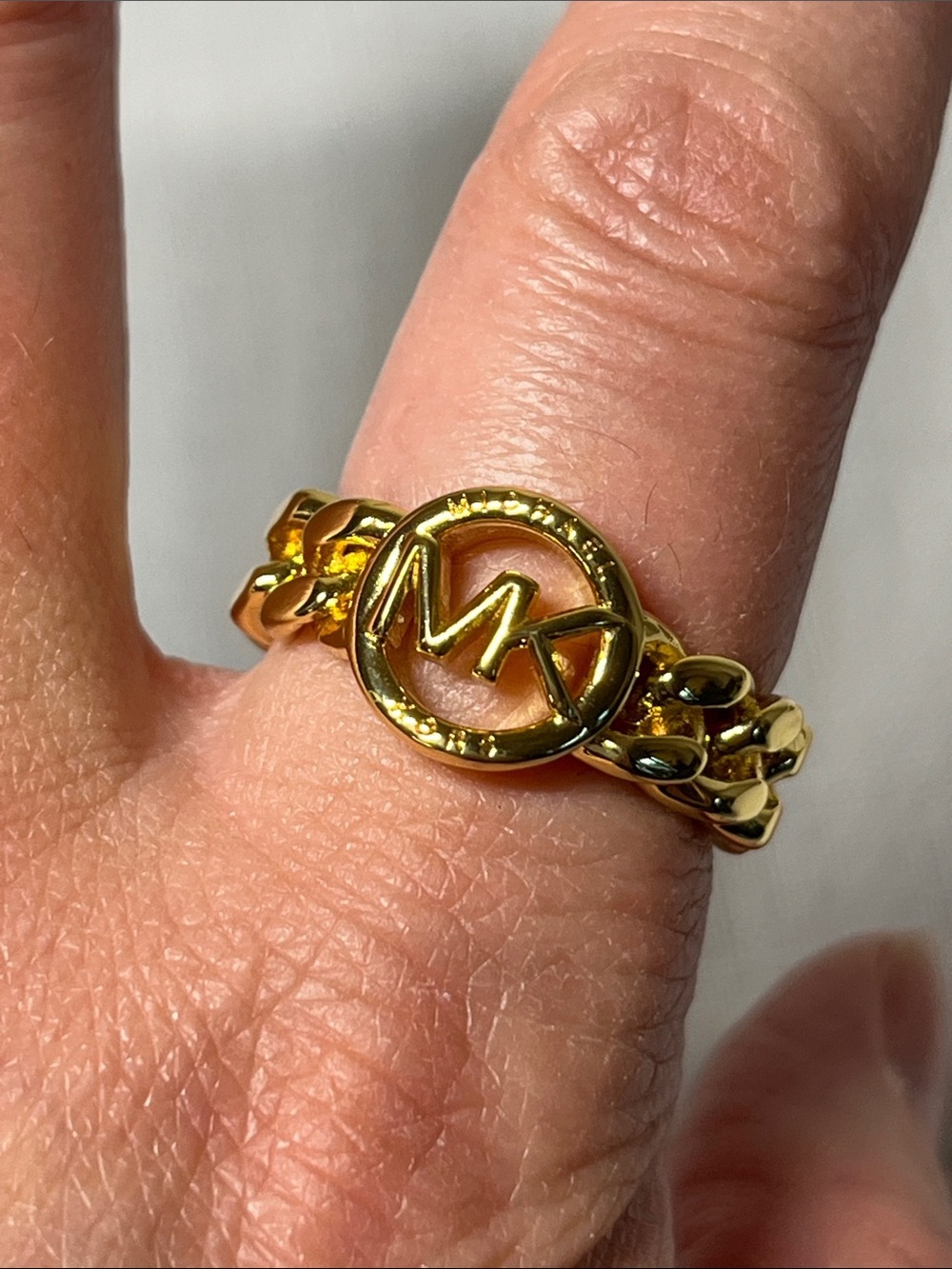 NEW Michael Kors Gold-tone Chain-Link MK Logo Ring
Size 9.5